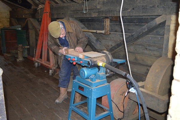 Planing timber sections for the waterwheel